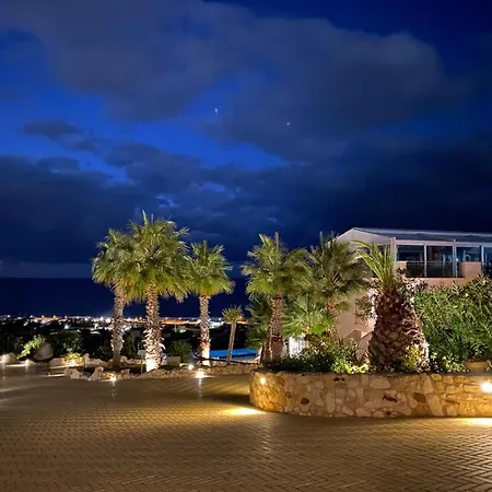 Hotel La Blanca & 4*