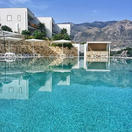 Hotel La Blanca & 4*