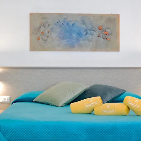 Отель La Blanca & 4*