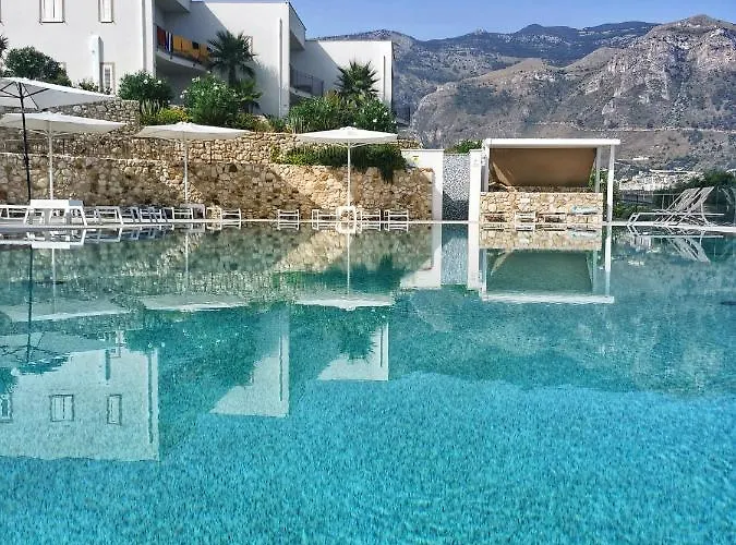 Отель La Blanca & 4*