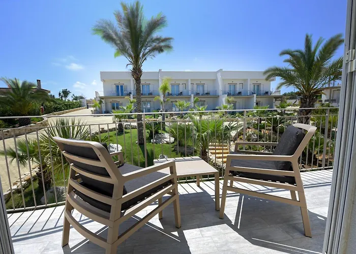 Отель La Blanca & 4*