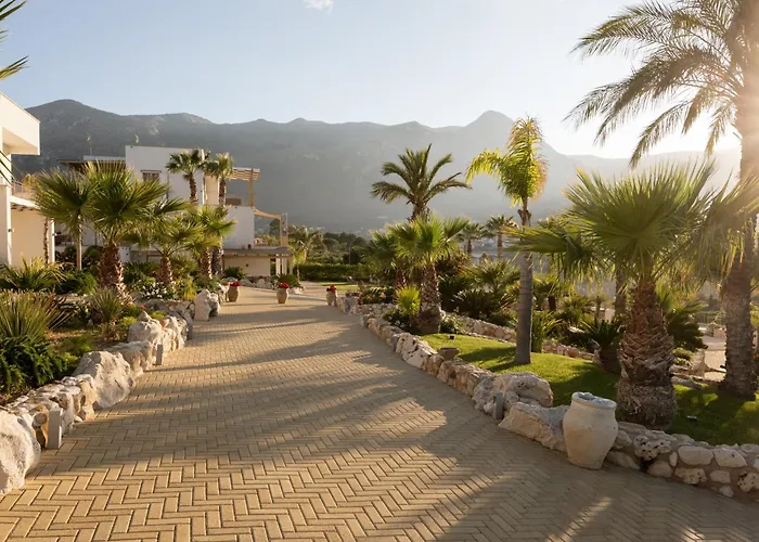 Отель La Blanca & 4*