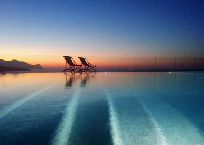 Отель La Blanca &