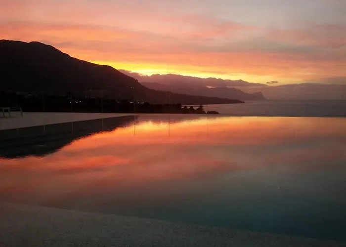 Отель La Blanca & 4*