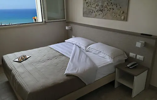 Отель La Blanca & 4*