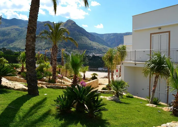 Отель La Blanca & 4*