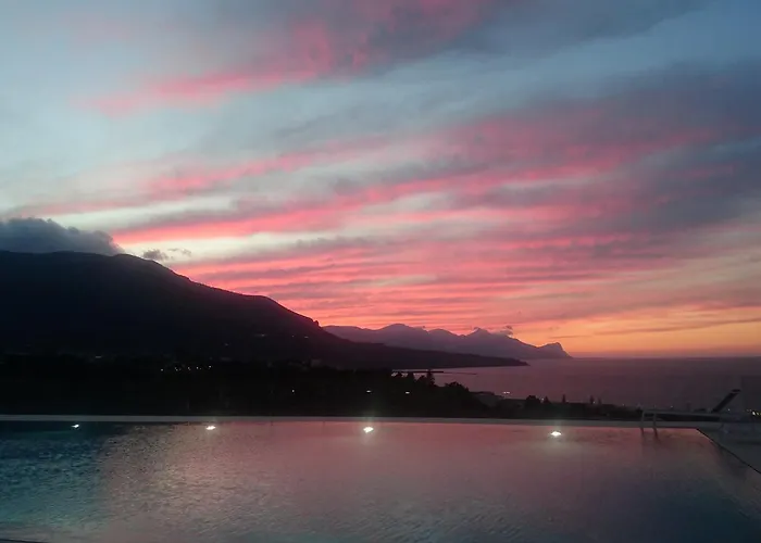 Отель La Blanca & 4*