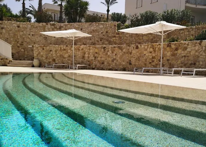 Отель La Blanca & 4*